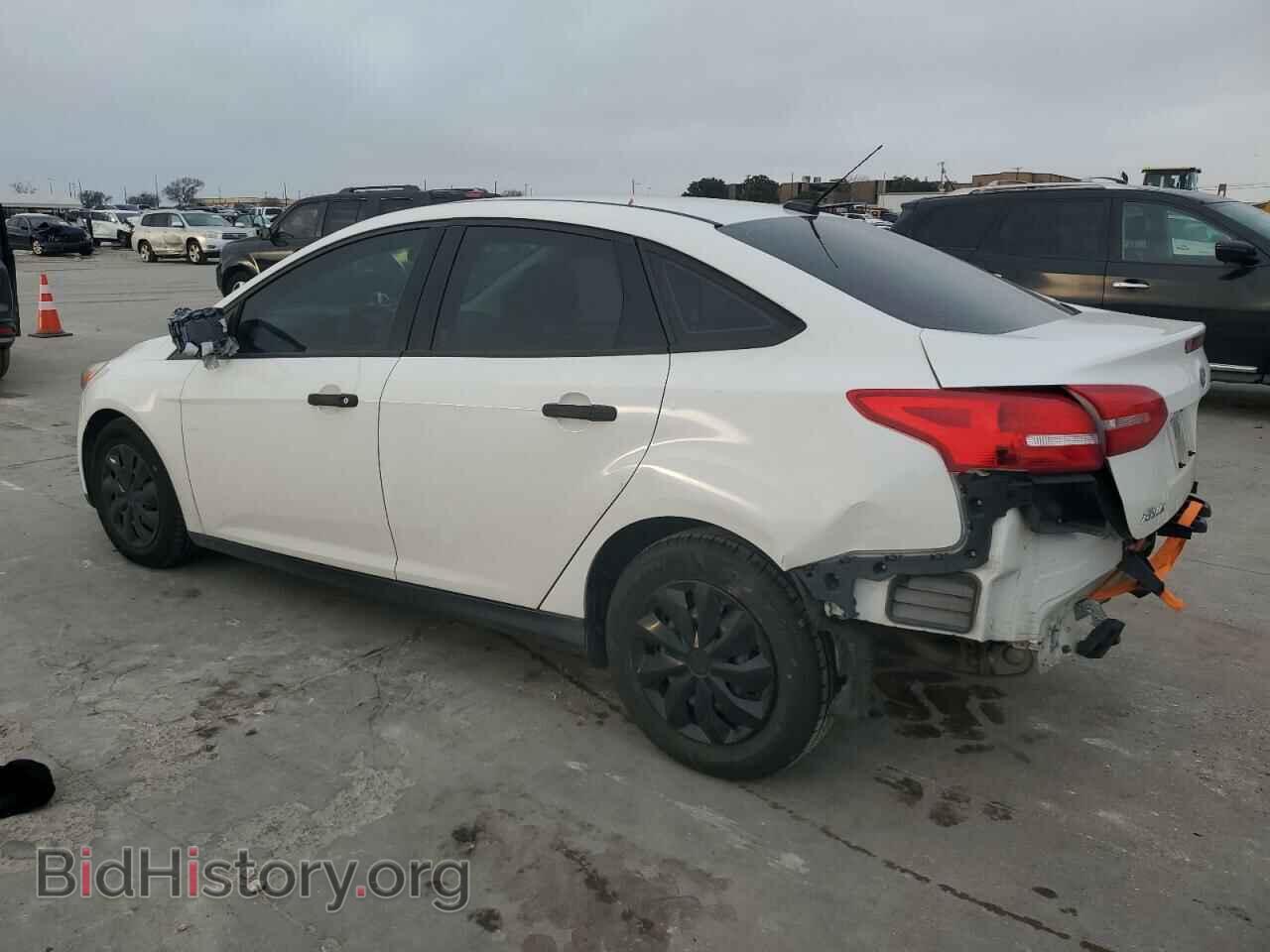 2017 FORD FOCUS - VIN: 1FADP3E26HL305656 - Фото 2