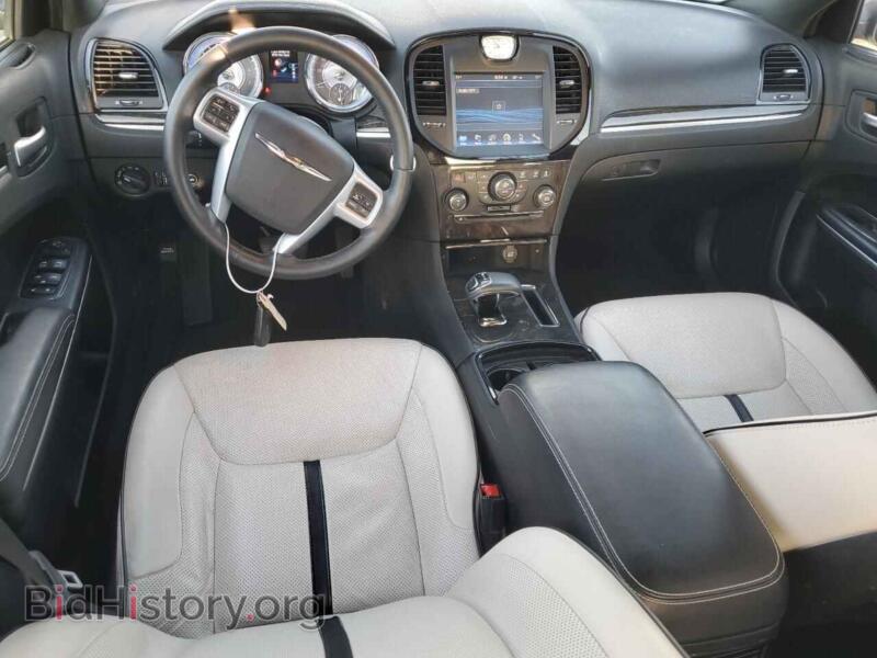 2013 Chrysler 300 (VIN 2C3CCAAG2DH697523) — photo 8 of 12