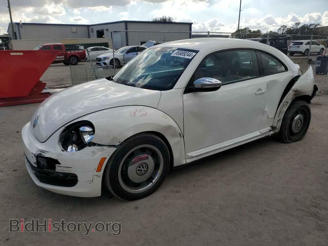 Photo 3VWJP7ATXCM606633 - VOLKSWAGEN BEETLE 2012