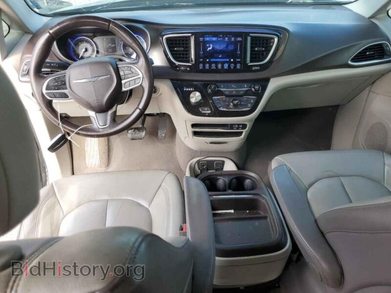 2017 Chrysler PACIFICA (VIN 2C4RC1BG7HR831656) — фото 8 из 15