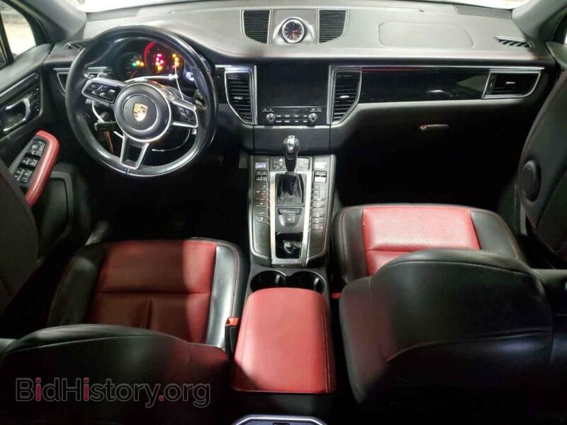 2017 Porsche MACAN (VIN WP1AA2A52HLB00214) — photo 8 of 13