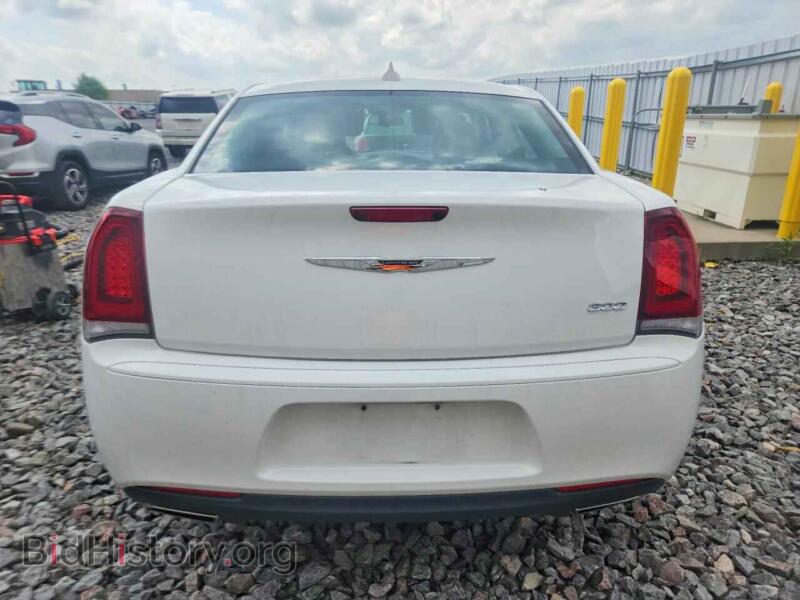 2018 Chrysler 300 (VIN 2C3CCAAG6JH320978) — фото 6 из 12