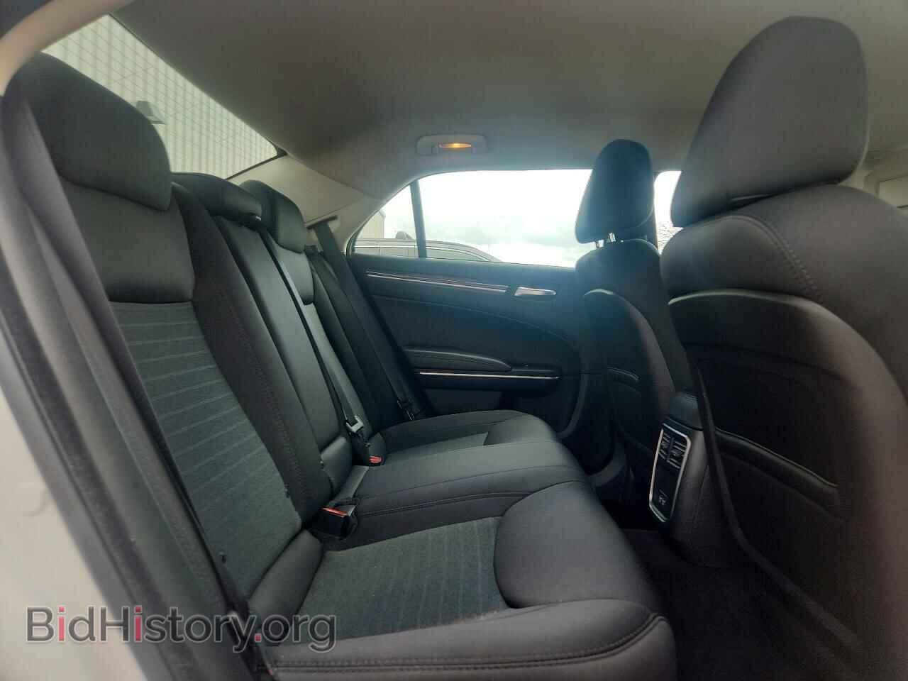 2018 CHRYSLER 300 - VIN: 2C3CCAAG6JH320978 - Фото 10