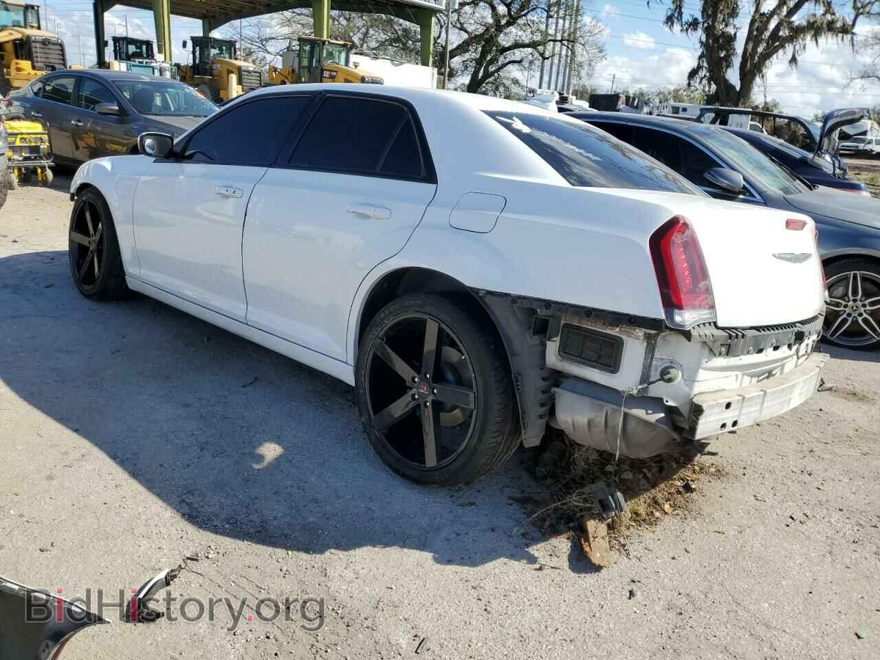 2018 CHRYSLER 300 - VIN: 2C3CCABG7JH243343 - Фото 2