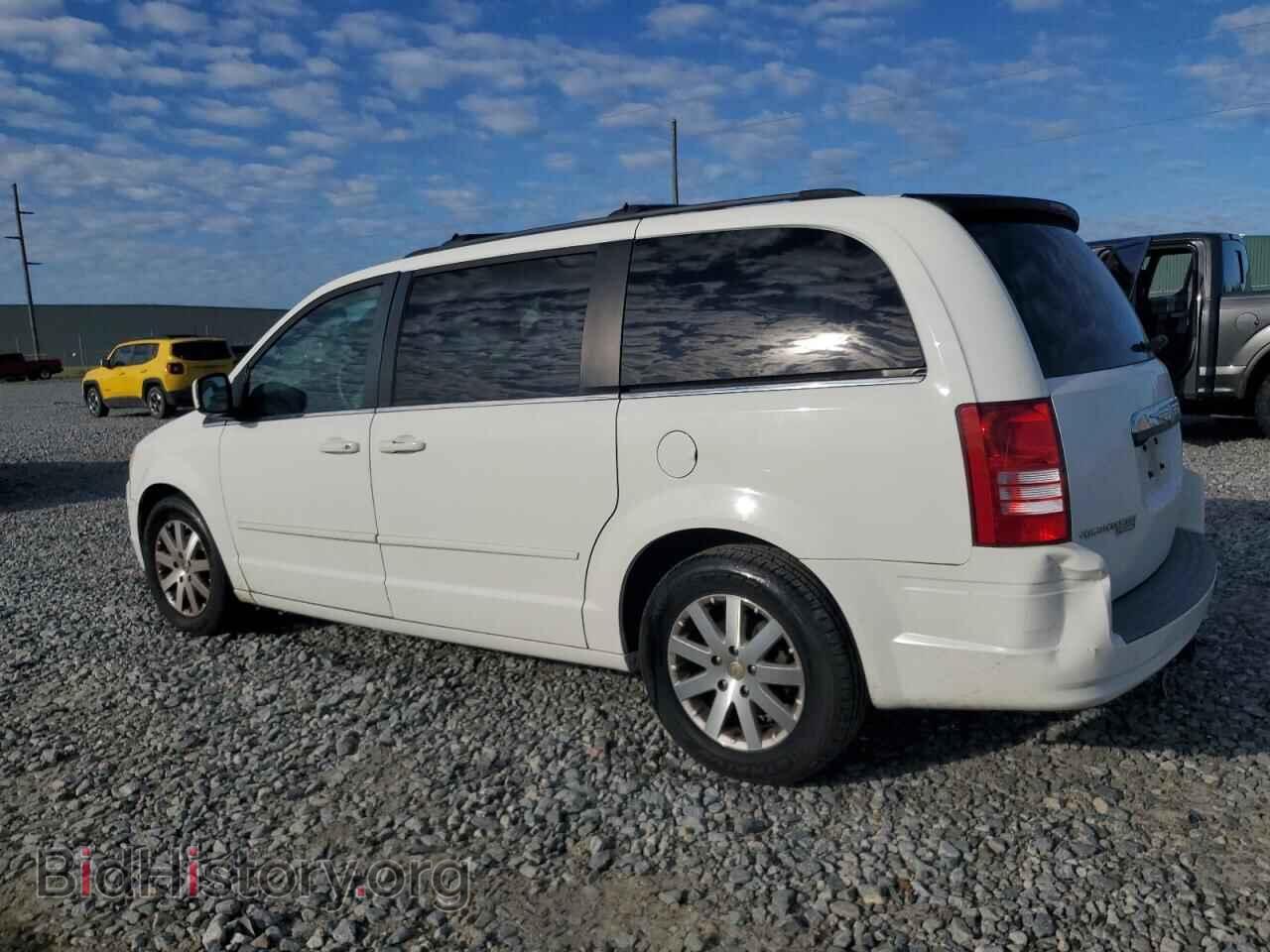 2008 CHRYSLER MINIVAN - VIN: 2A8HR54P98R681296 - Фото 2