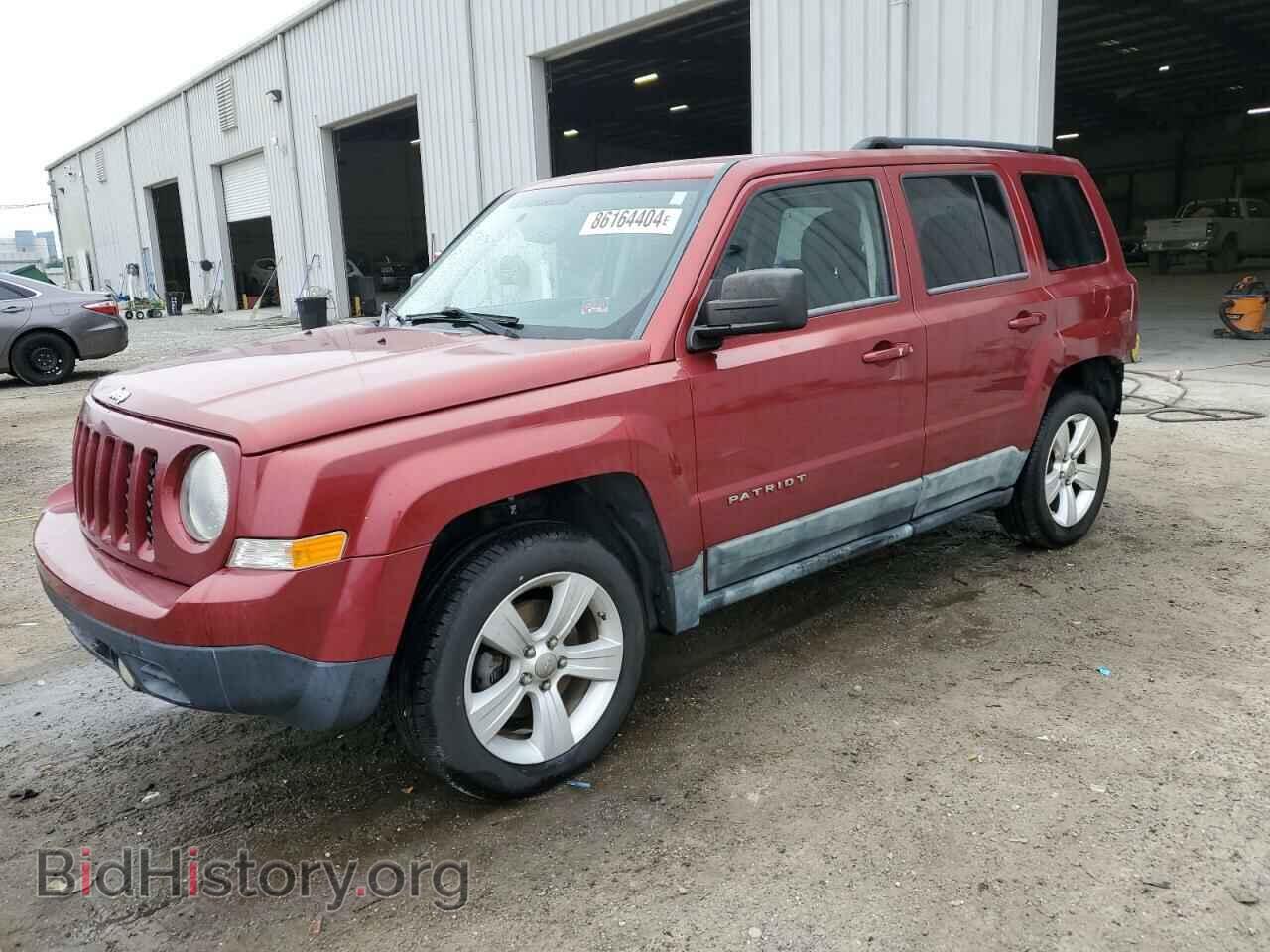 Photo 1J4NT1GA2BD178564 - JEEP PATRIOT 2011