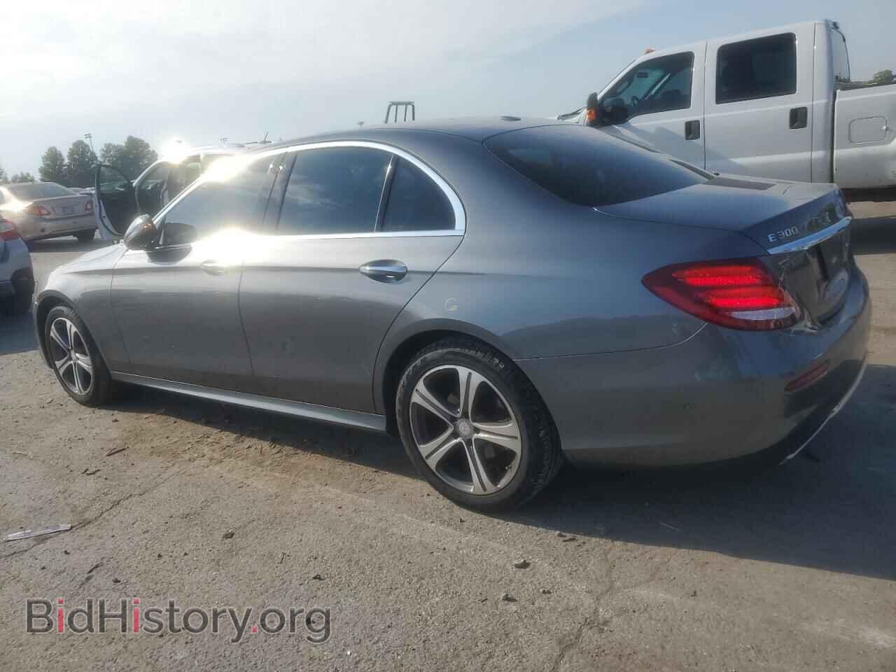 2017 MERCEDES-BENZ E-CLASS - VIN: WDDZF4KB3HA186625 - Фото 2