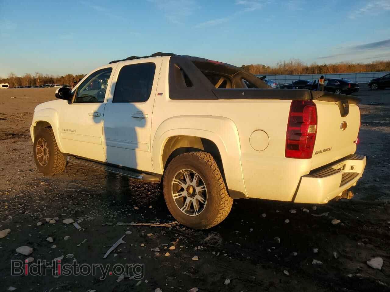 2011 CHEVROLET AVALANCHE - VIN: 3GNTKFE38BG231828 - Фото 2