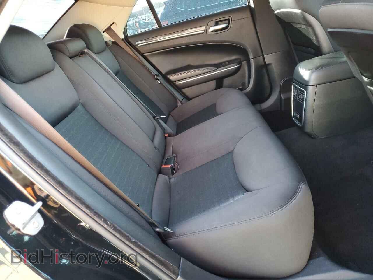2019 CHRYSLER 300 - VIN: 2C3CCAAG3KH690643 - Фото 10