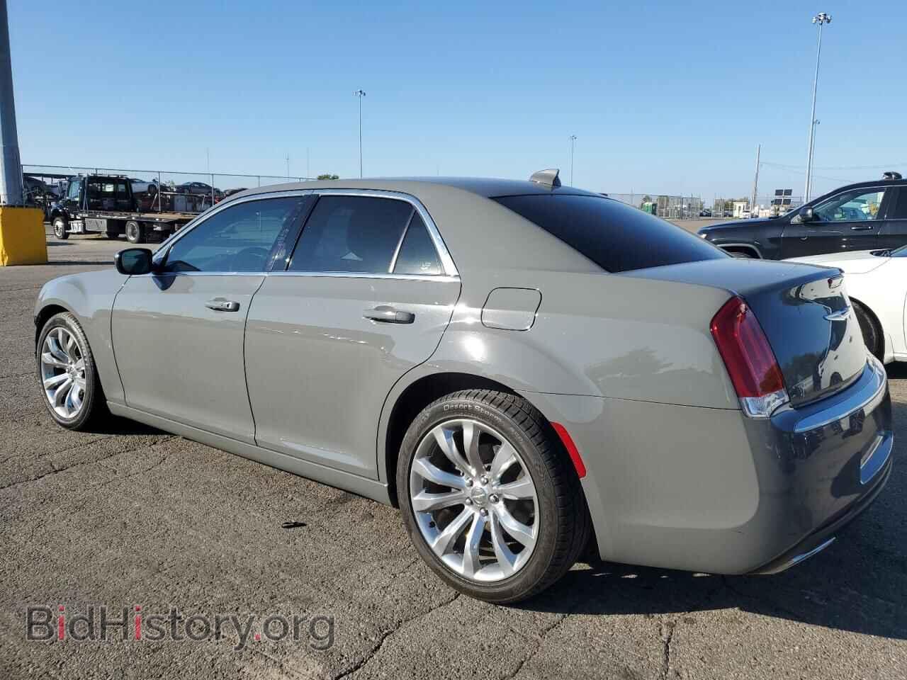 2019 CHRYSLER 300 - VIN: 2C3CCAAG1KH601538 - Фото 2