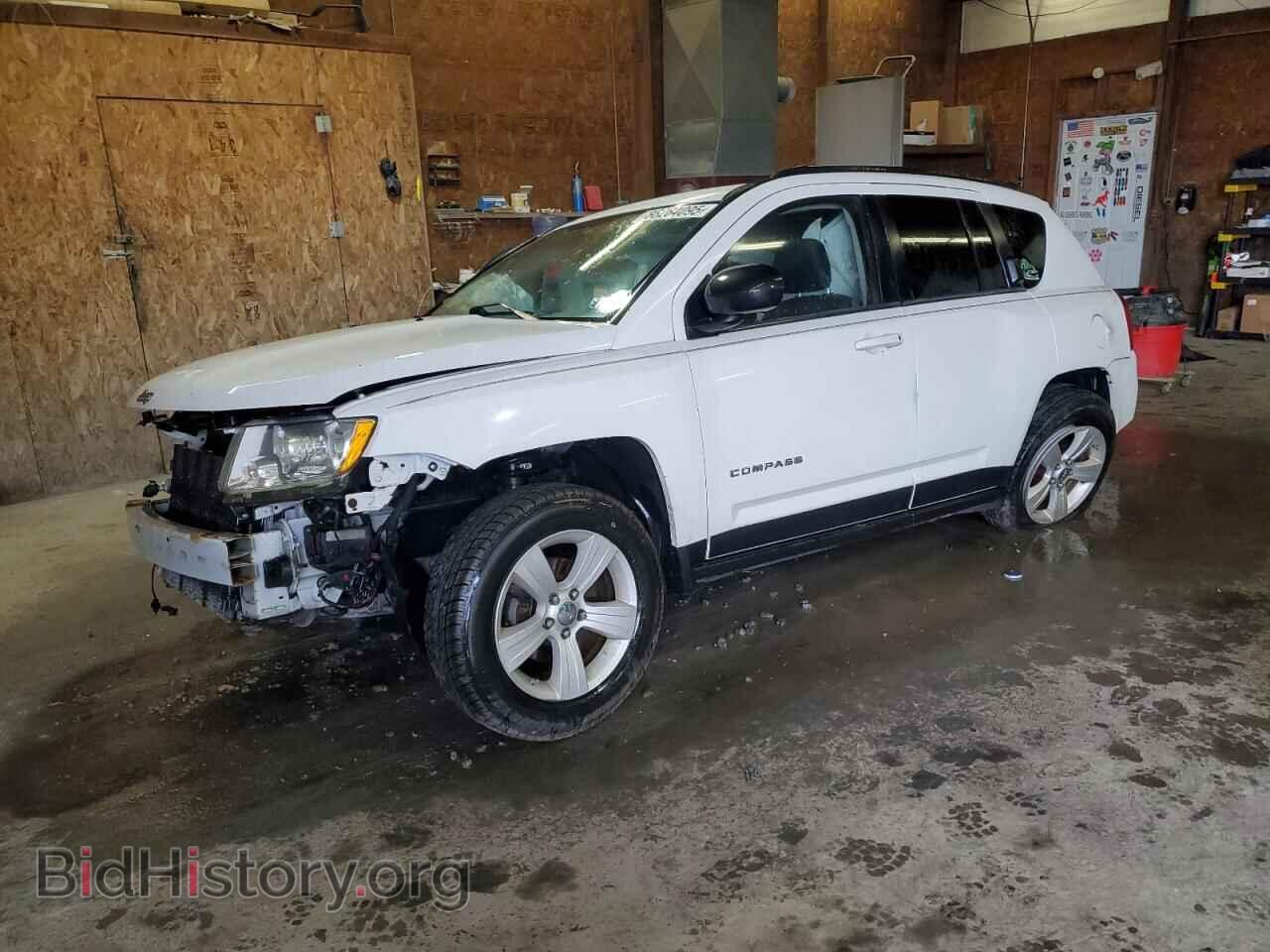 Photo 1J4NT1FB2BD203909 - JEEP COMPASS 2011