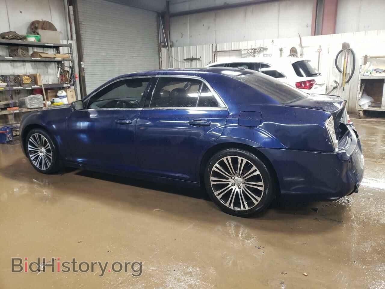2013 CHRYSLER 300 - VIN: 2C3CCABT9DH672436 - Фото 2