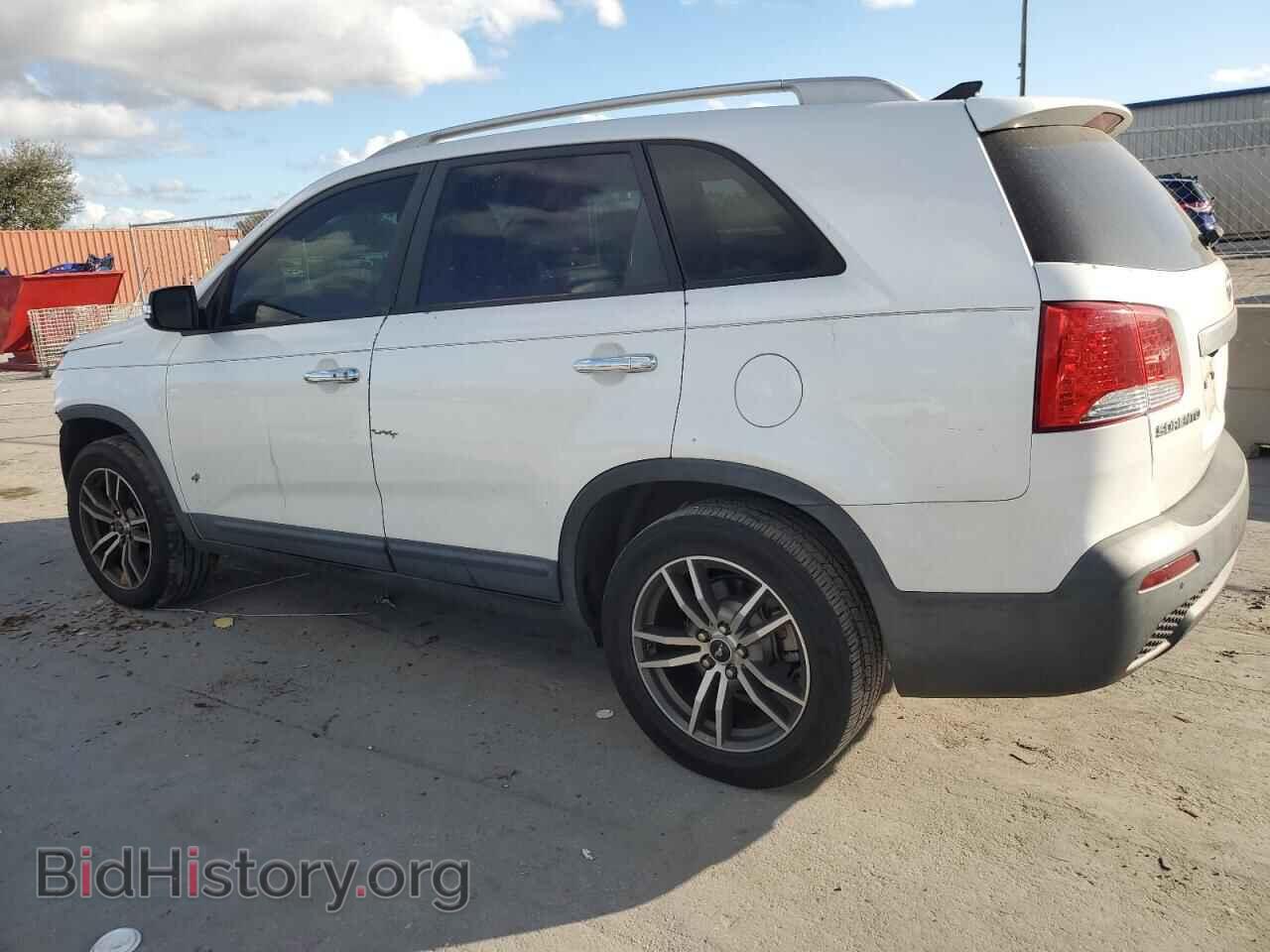 2011 KIA SORENTO - VIN: 5XYKU3A12BG068268 - Фото 2