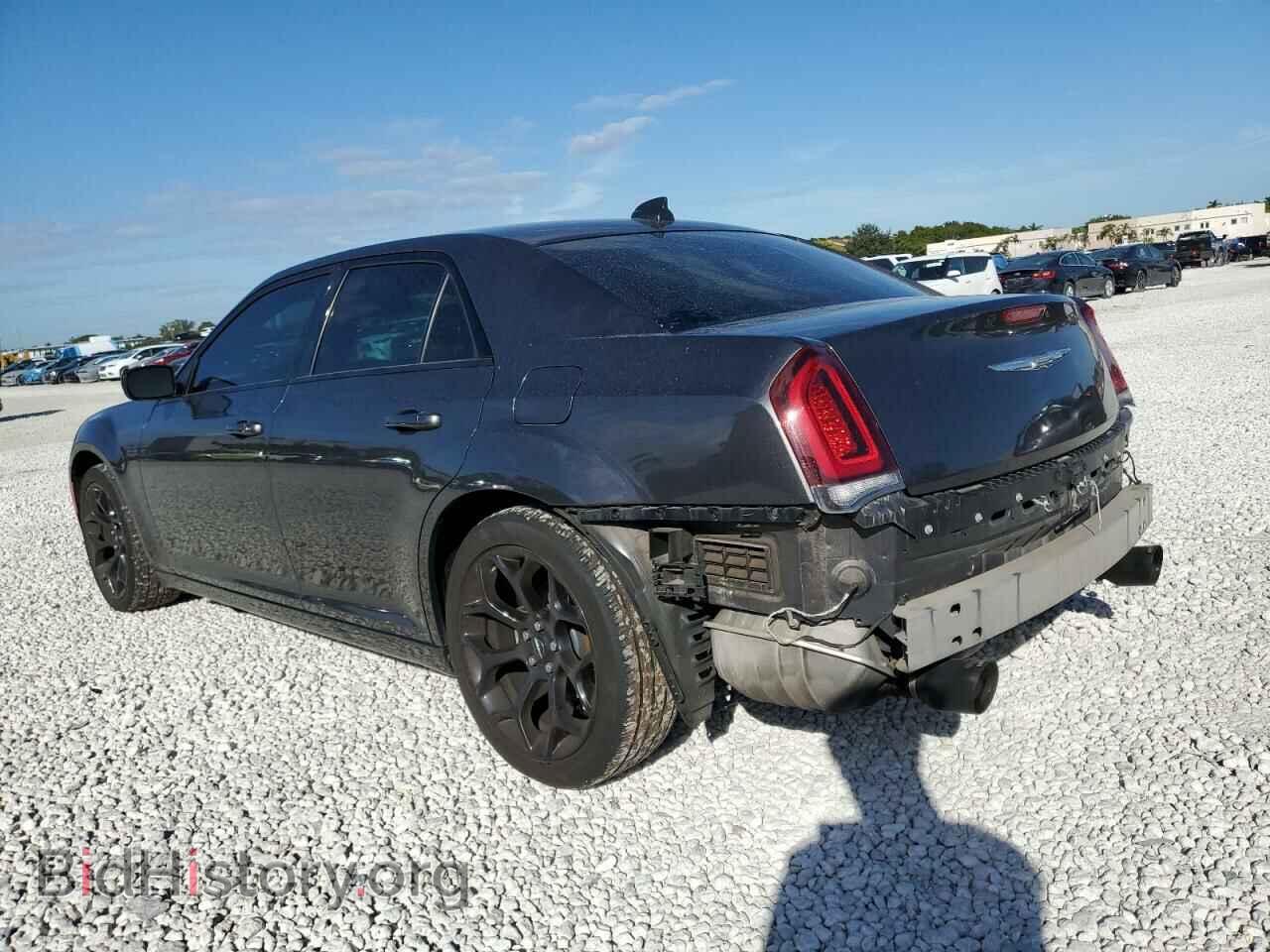 2019 CHRYSLER 300 - VIN: 2C3CCAAG4KH743530 - Фото 2