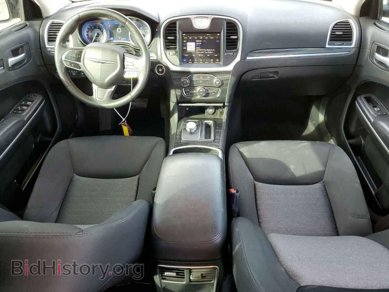 2019 CHRYSLER 300 - VIN: 2C3CCAAG4KH743530 - Фото 8