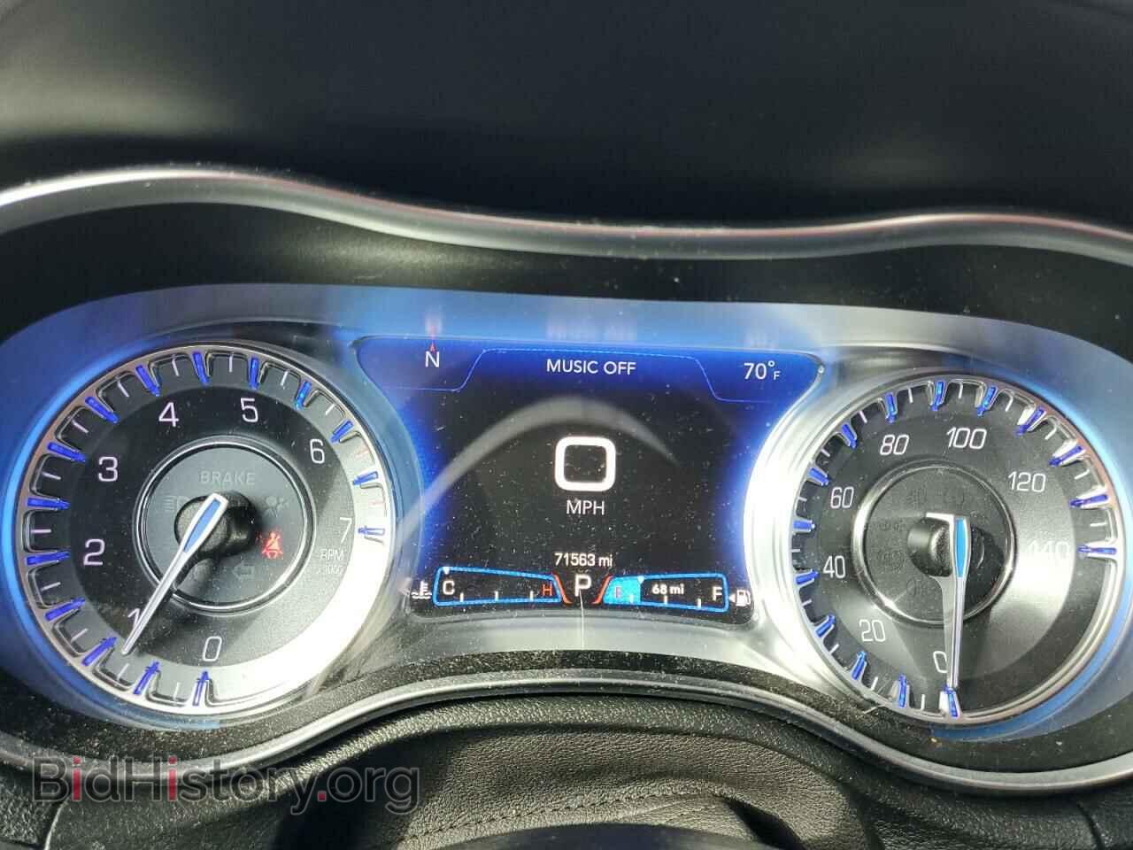 2019 CHRYSLER 300 - VIN: 2C3CCAAG4KH743530 - Фото 9
