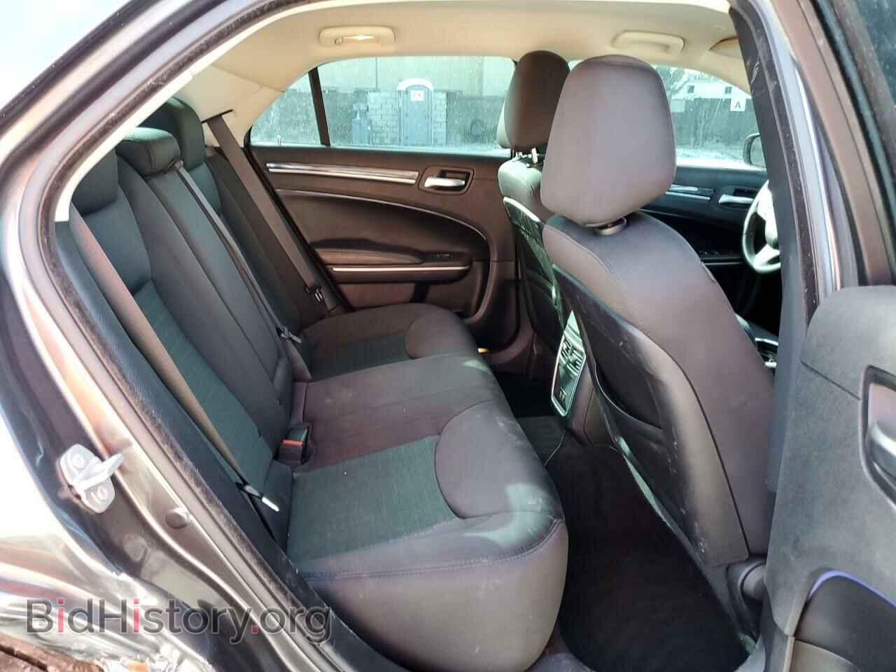 2019 CHRYSLER 300 - VIN: 2C3CCAAG4KH743530 - Фото 10