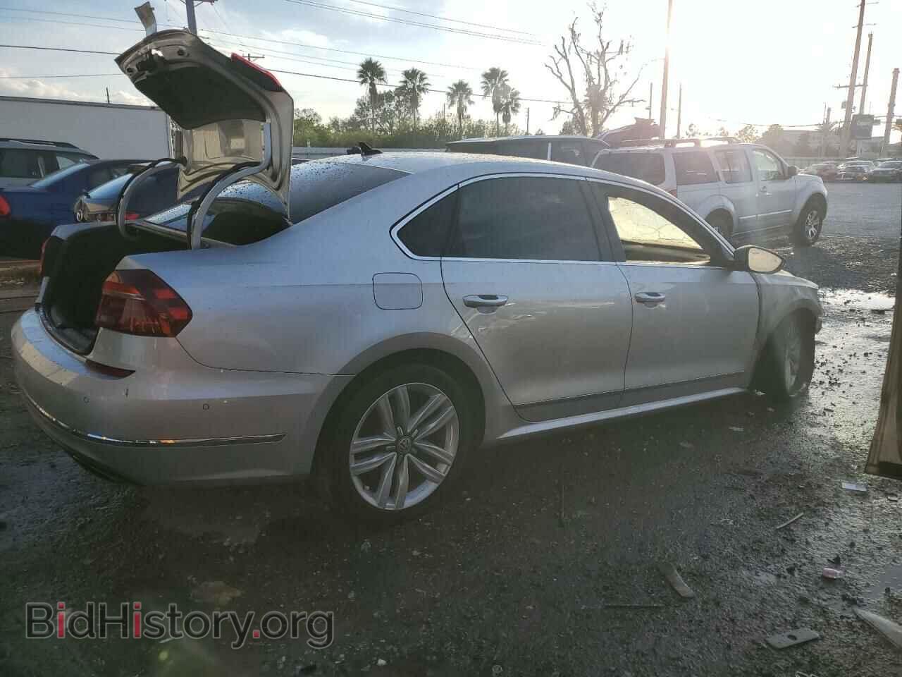 2017 VOLKSWAGEN PASSAT - VIN: 1VWCM7A39HC086581 - Фото 3