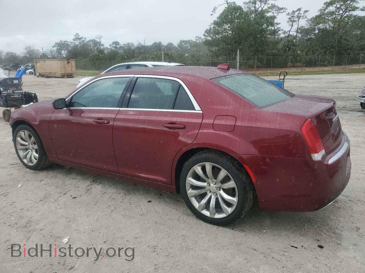 2019 CHRYSLER 300 - VIN: 2C3CCAAG9KH592779 - Фото 2
