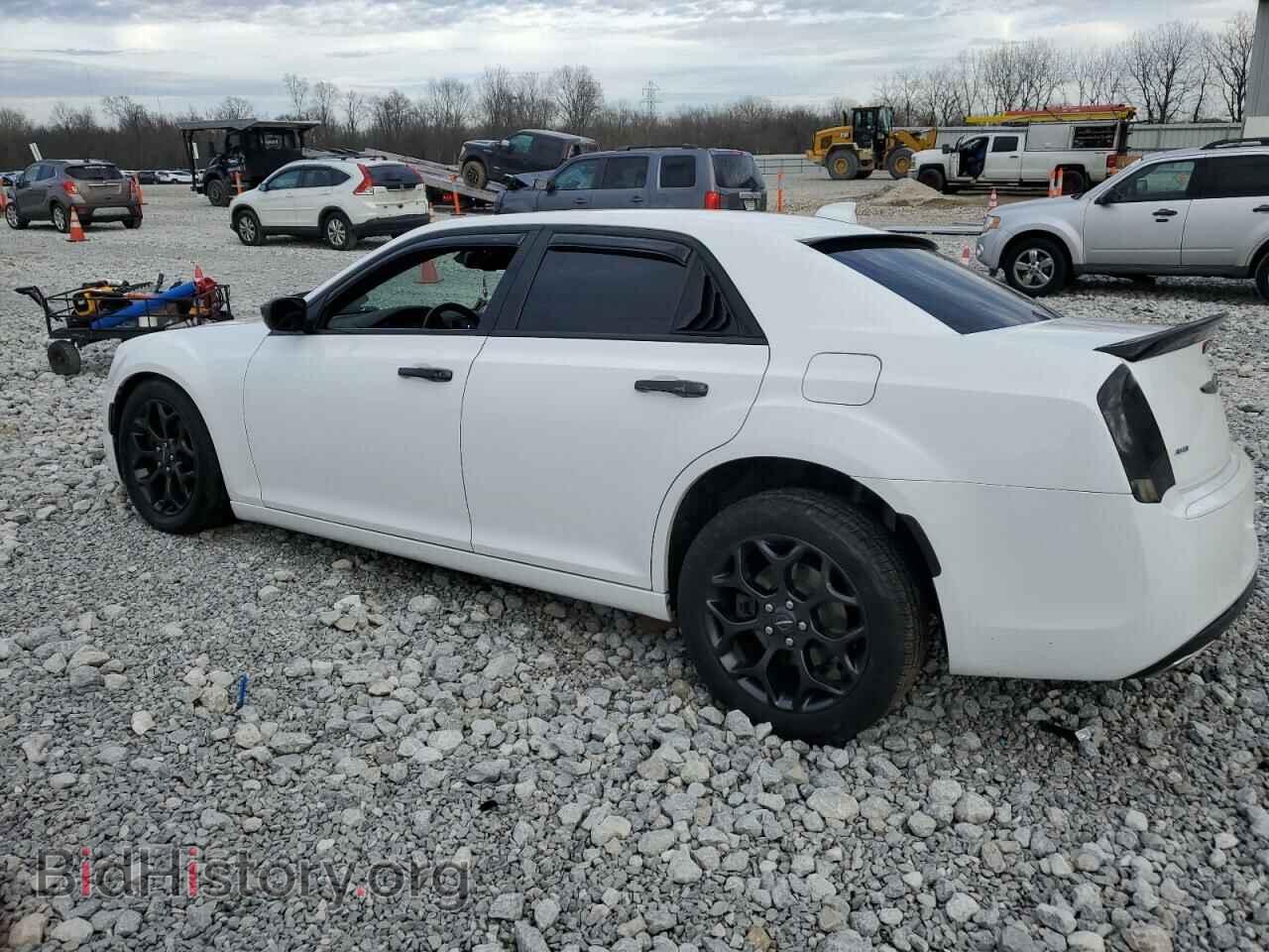2019 CHRYSLER 300 - VIN: 2C3CCAGG4KH561480 - Фото 2