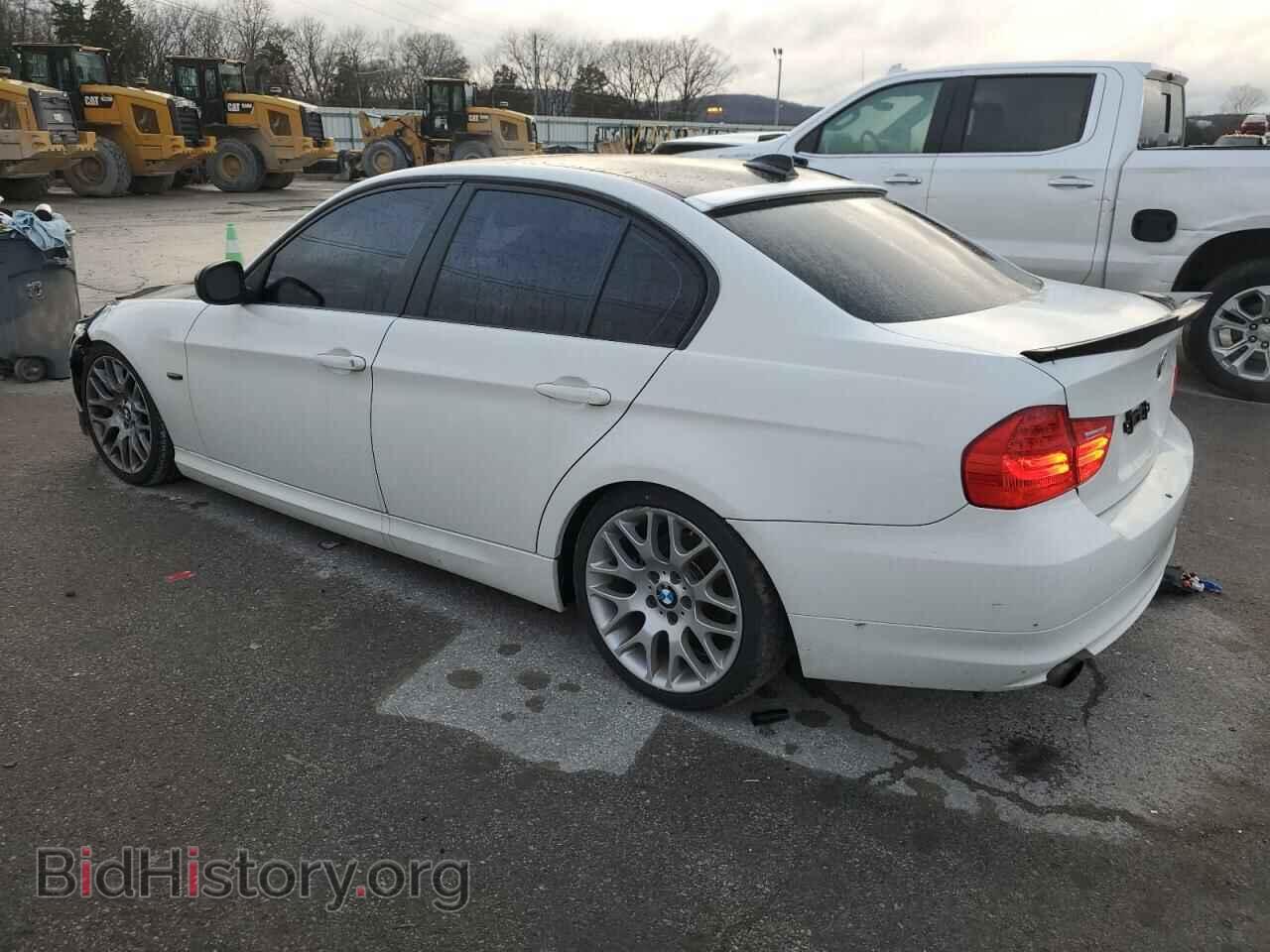 2011 BMW 3 SERIES - VIN: WBAPH5C54BF094022 - Фото 2