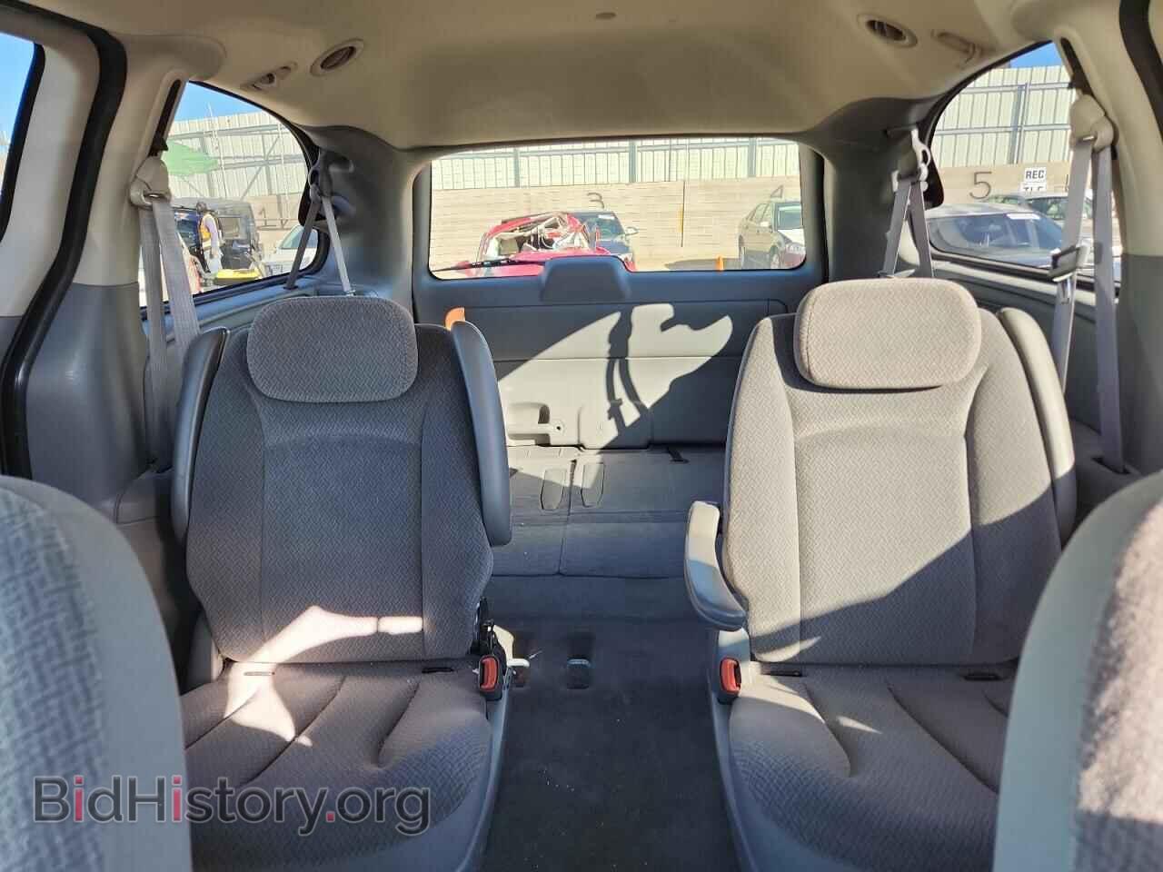 2006 CHRYSLER MINIVAN - VIN: 2A4GP44R26R800866 - Фото 10