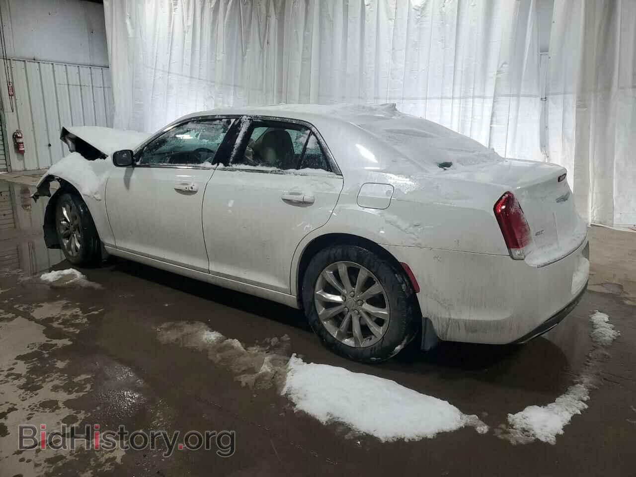2016 CHRYSLER 300 - VIN: 2C3CCARGXGH225093 - Фото 2