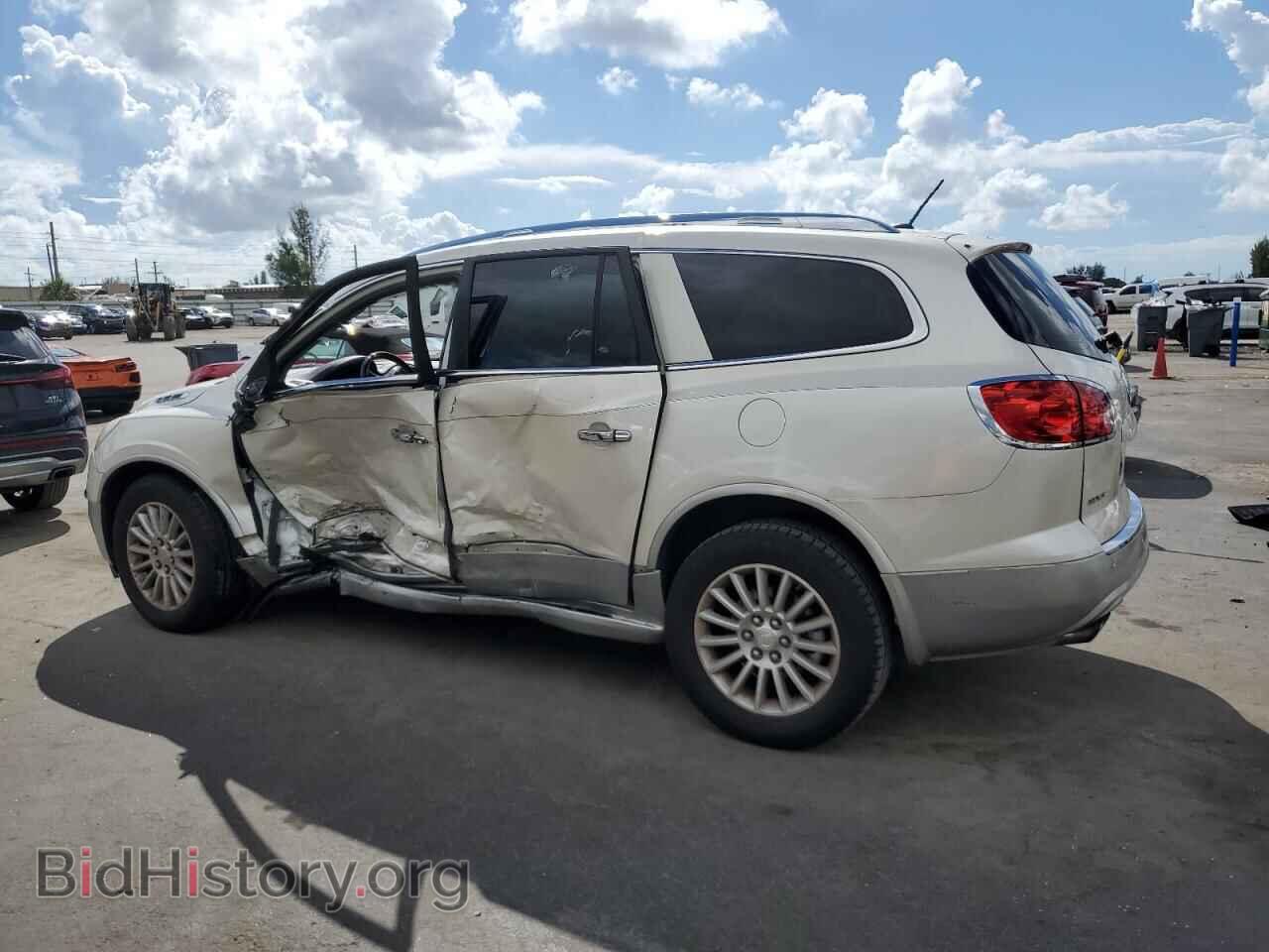 2011 BUICK ENCLAVE - VIN: 5GAKRBED4BJ124454 - Фото 2