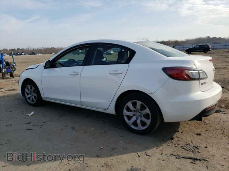 2011 Mazda 3 (VIN JM1BL1UG8B1900624) — фото 2 из 12