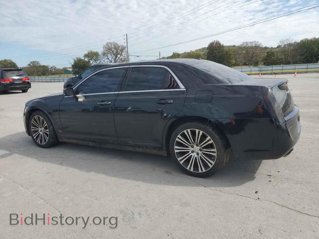 2013 CHRYSLER 300 - VIN: 2C3CCABT2DH587003 - Фото 2