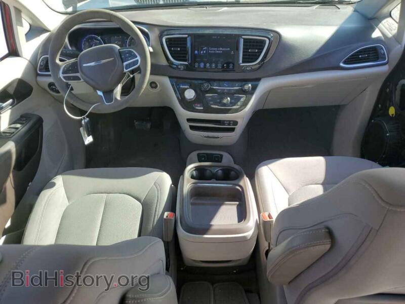 2017 Chrysler PACIFICA (VIN 2C4RC1BG8HR833013) — photo 8 of 14
