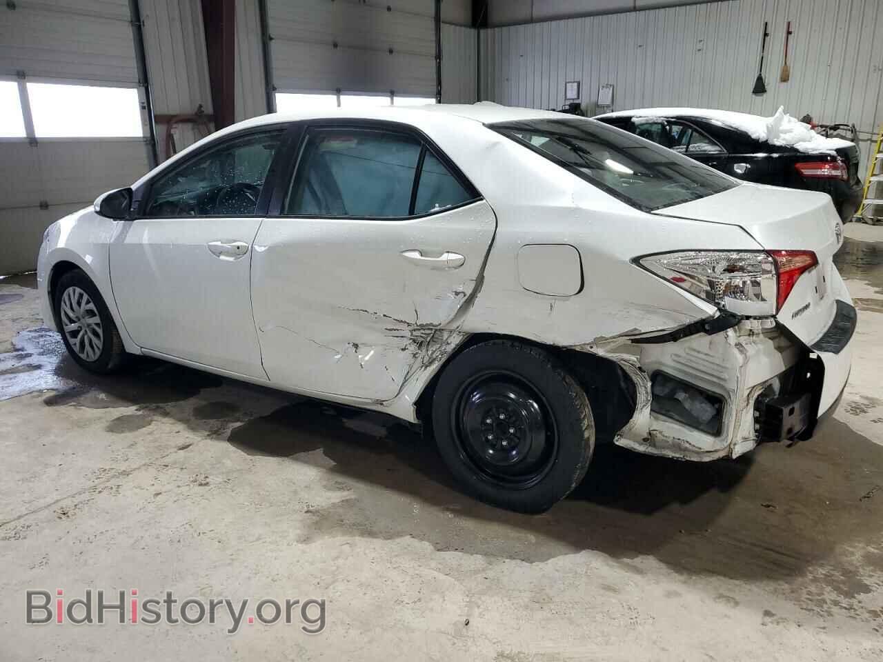 2018 TOYOTA COROLLA - VIN: 5YFBURHEXJP830882 - Фото 2