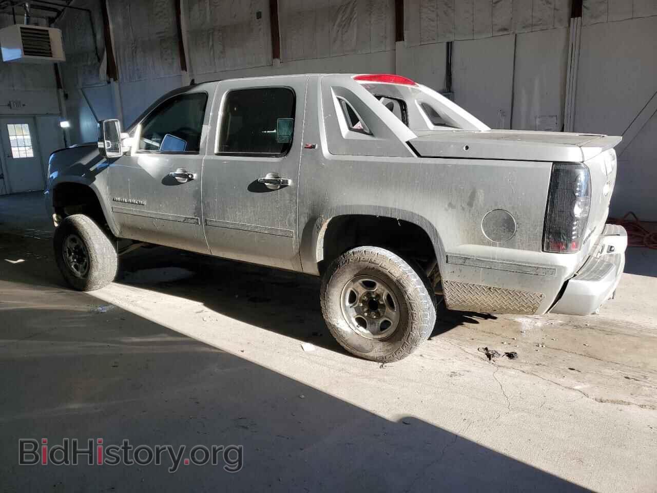 2011 CHEVROLET AVALANCHE - VIN: 3GNTKFE39BG281041 - Фото 2