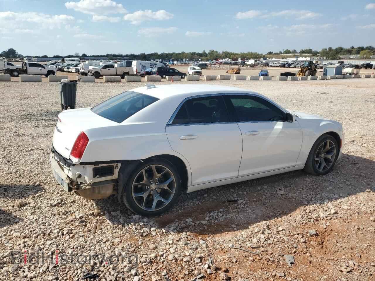 2015 CHRYSLER 300 - VIN: 2C3CCAAGXFH772682 - Фото 3