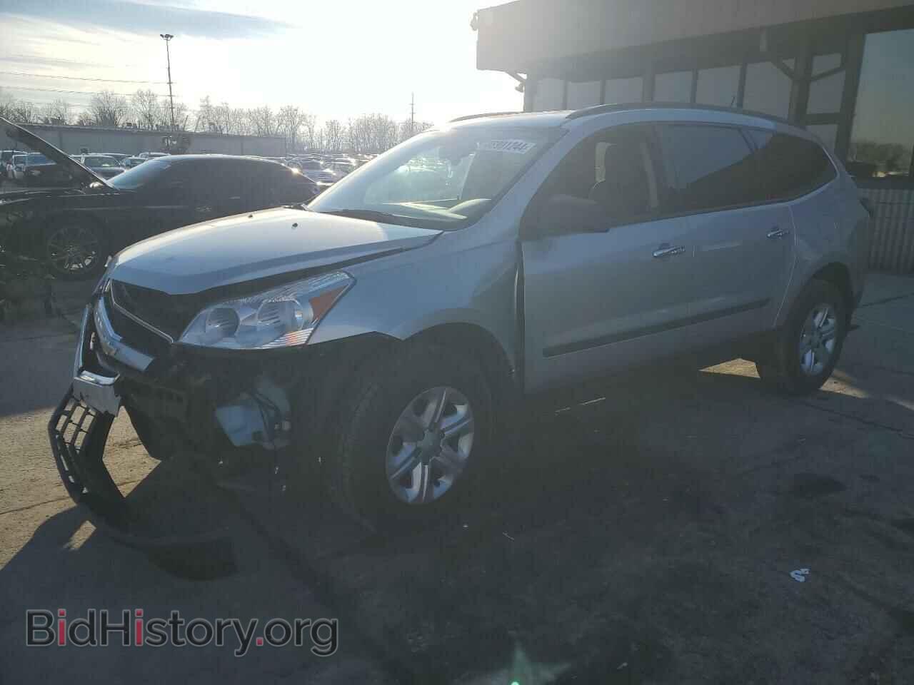 Photo 1GNKRFED3CJ380860 - CHEVROLET TRAVERSE 2012