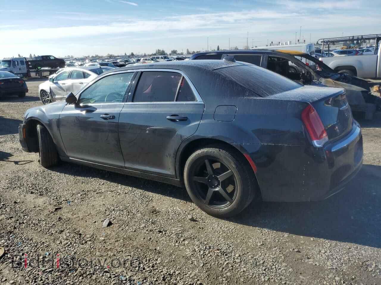 2016 CHRYSLER 300 - VIN: 2C3CCAAG0GH260723 - Фото 2