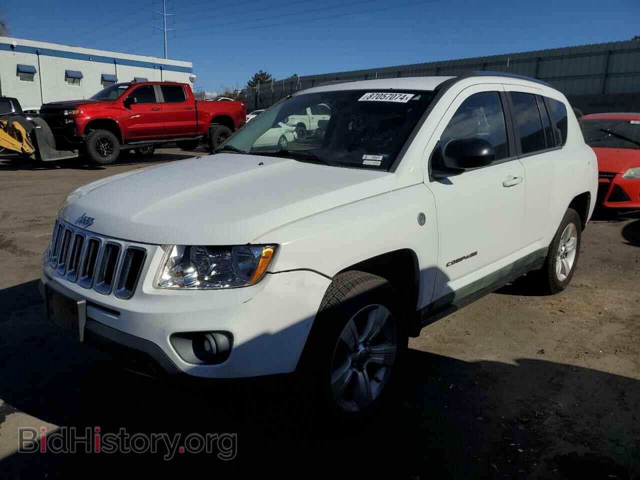 Photo 1J4NF1FB2BD158316 - JEEP COMPASS 2011