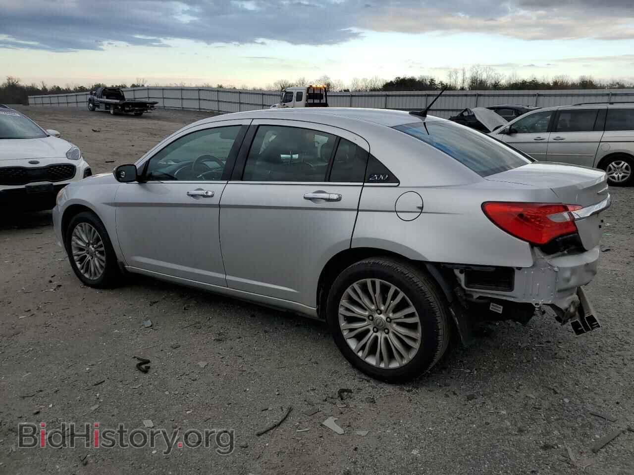 2011 CHRYSLER 200 - VIN: 1C3BC2FB0BN570742 - Фото 2