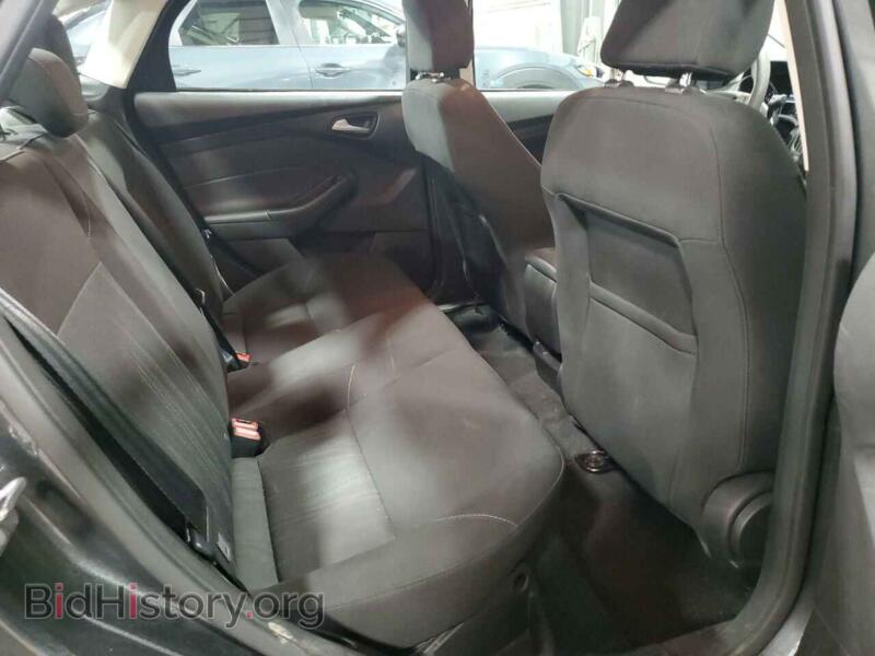 2017 Ford FOCUS (VIN 1FADP3F21HL215555) — photo 10 of 12
