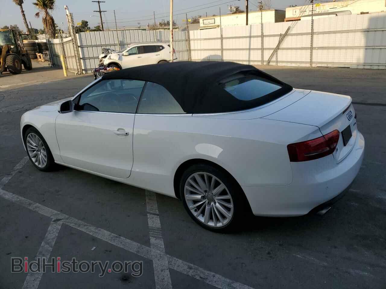 2011 AUDI A5 - VIN: WAUJFAFH7BN017953 - Photo 2