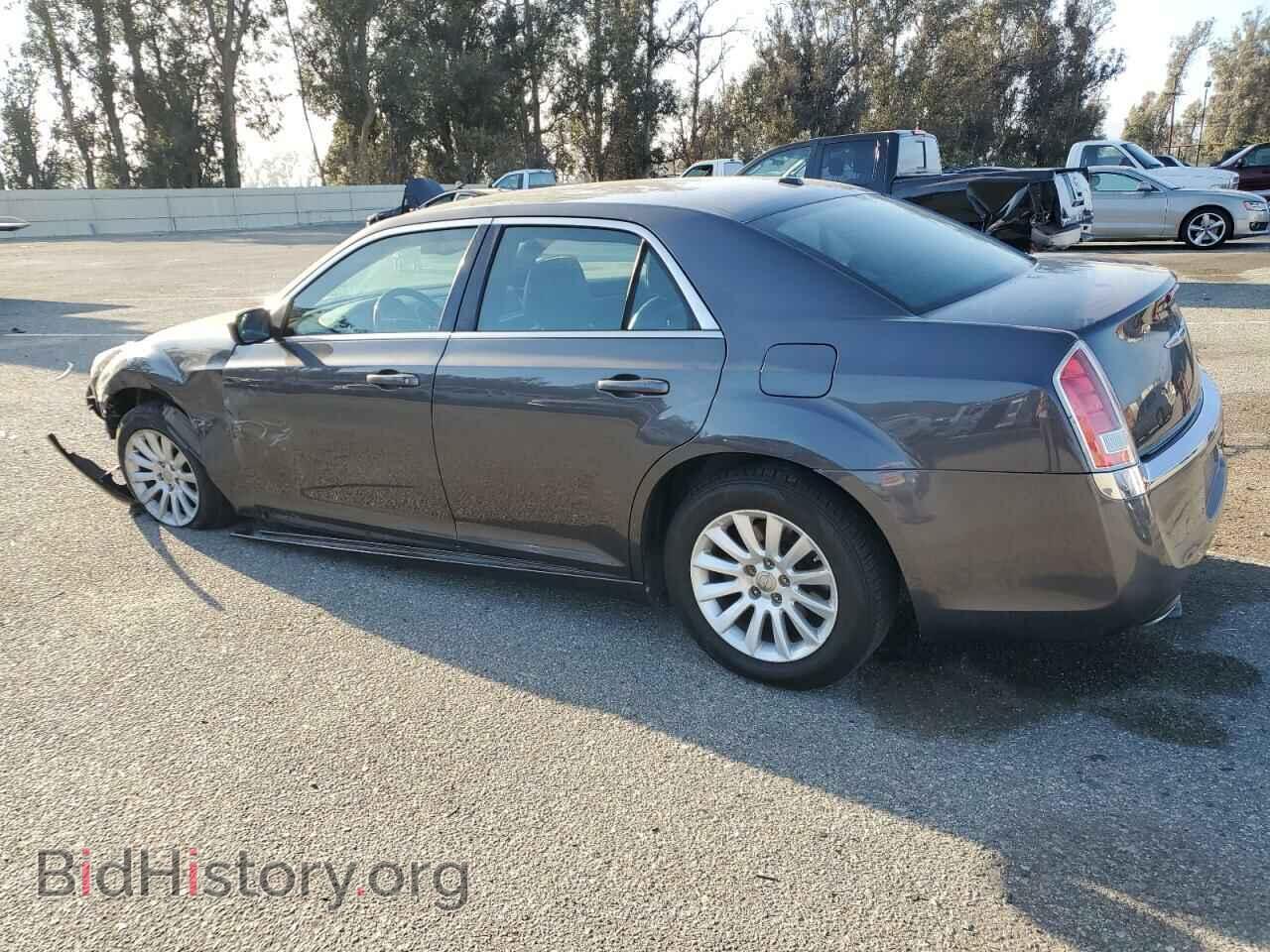 2013 CHRYSLER 300 - VIN: 2C3CCAAG3DH657032 - Фото 2
