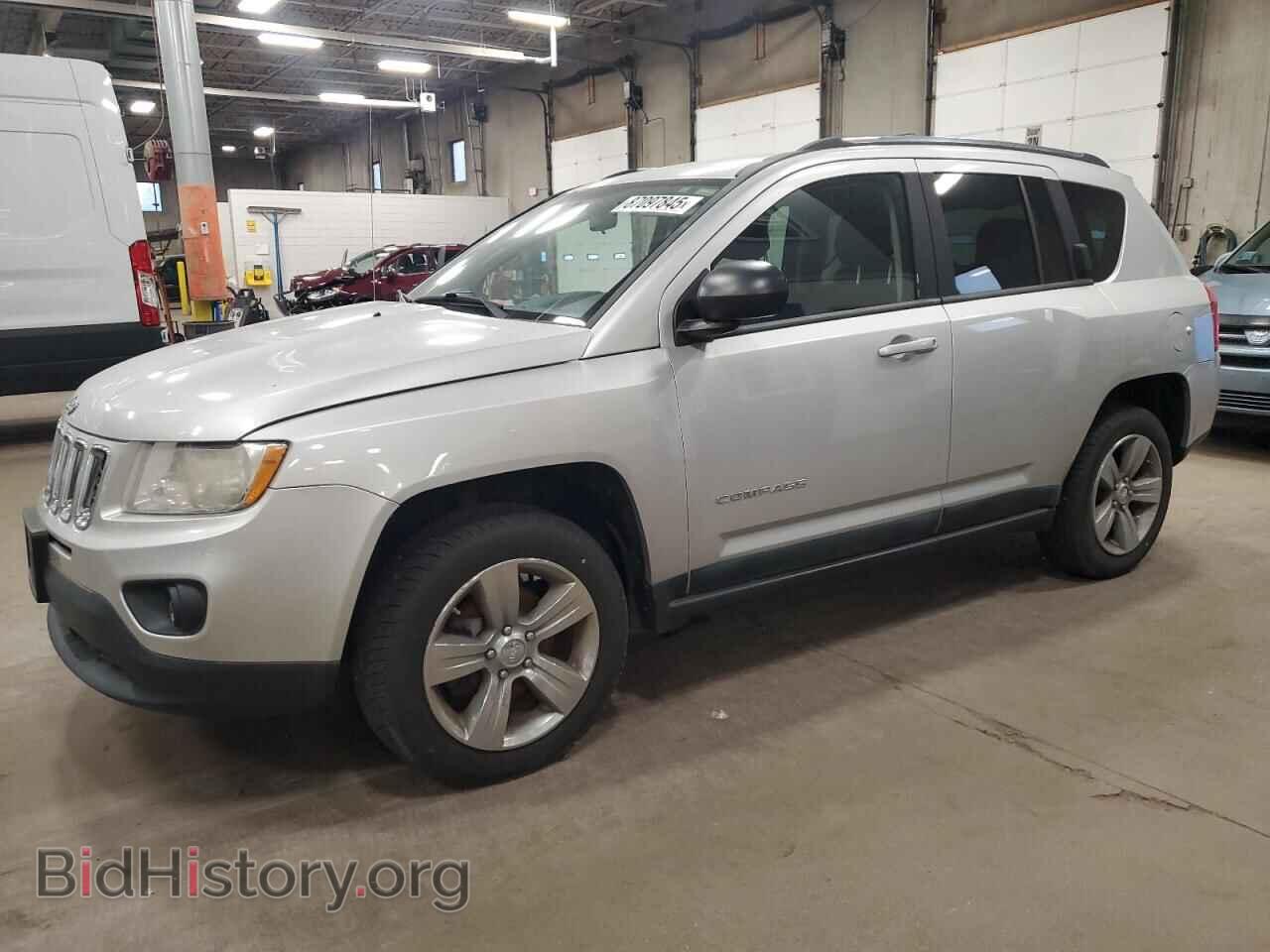 Photo 1J4NF1FB6BD263828 - JEEP COMPASS 2011