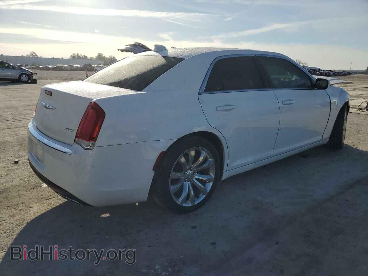 2017 CHRYSLER 300 - VIN: 2C3CCAAG1HH577461 - Фото 3
