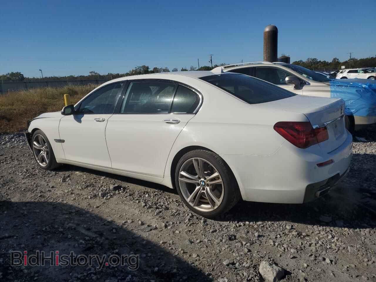 2015 BMW 7 SERIES - VIN: WBAYE8C53FD781847 - Фото 2