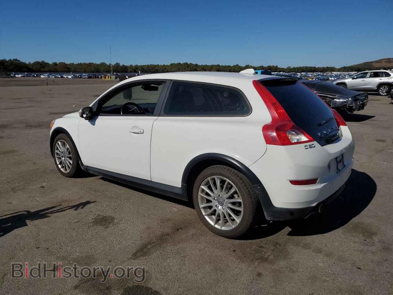 2011 VOLVO C30 - VIN: YV1672MK1B2210167 - Фото 2