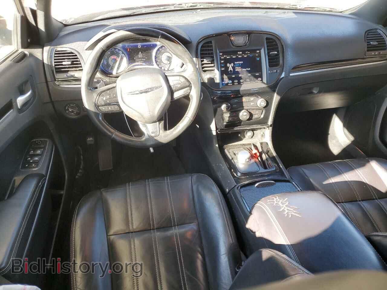 2019 CHRYSLER 300 - VIN: 2C3CCABG2KH654103 - Фото 8
