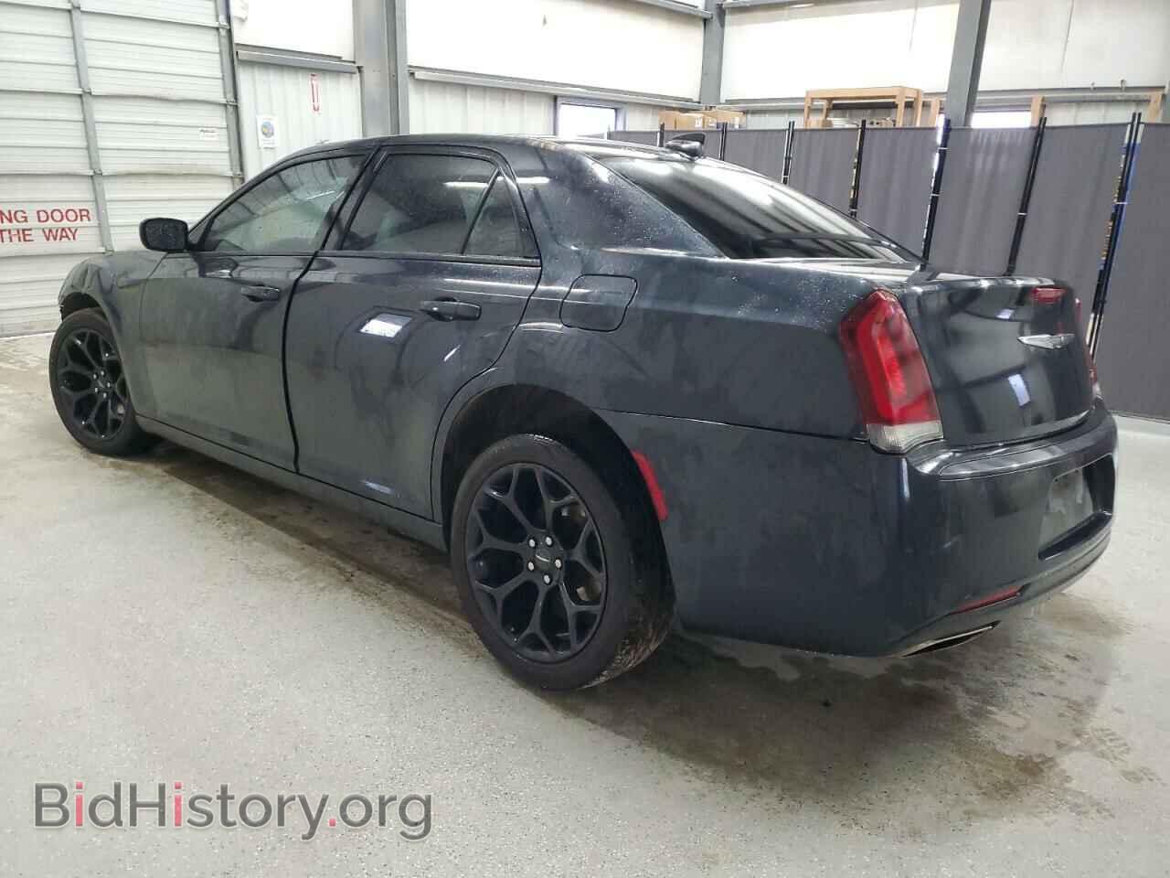 2019 CHRYSLER 300 - VIN: 2C3CCAAG8KH609944 - Фото 2