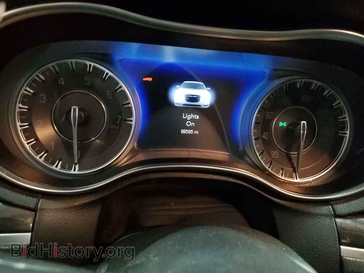 2019 CHRYSLER 300 - VIN: 2C3CCAAG8KH609944 - Фото 9