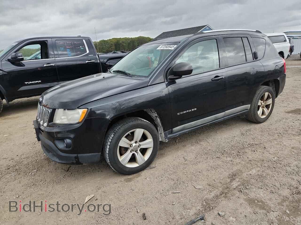 Photo 1J4NF1FB0BD135228 - JEEP COMPASS 2011