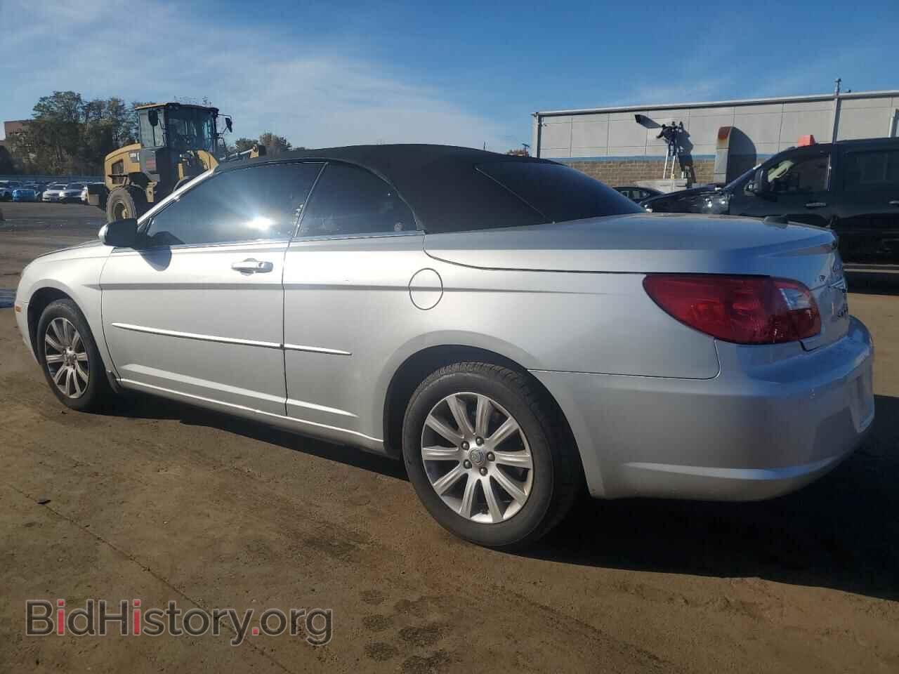 2010 CHRYSLER SEBRING - VIN: 1C3BC5ED3AN129951 - Фото 2